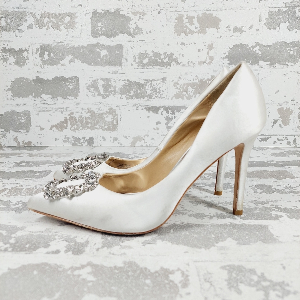 Badgley Mischka Cher White Satin Crystal Buckle Pumps F518